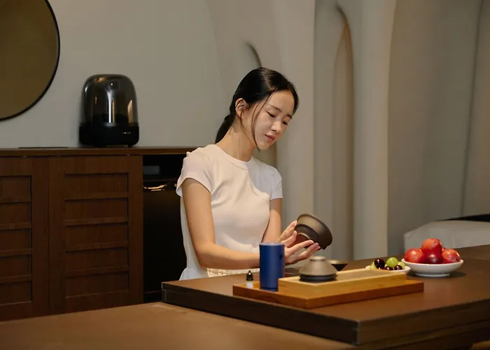 Hotel Cave By Anook Sungshin Women's *